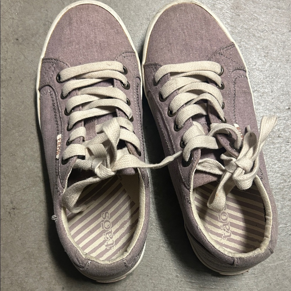 Taos Footwear Mauve Canvas Sneakers